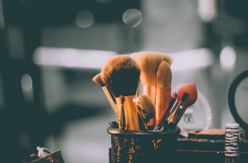 Akcesoria do makijażu – dla amatorów i profesjonalistów